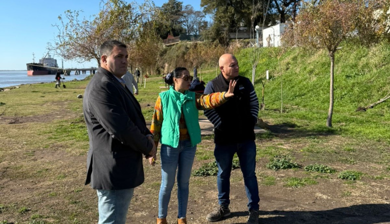 La municipalidad plantó en el puerto 50 árboles donados por ADM