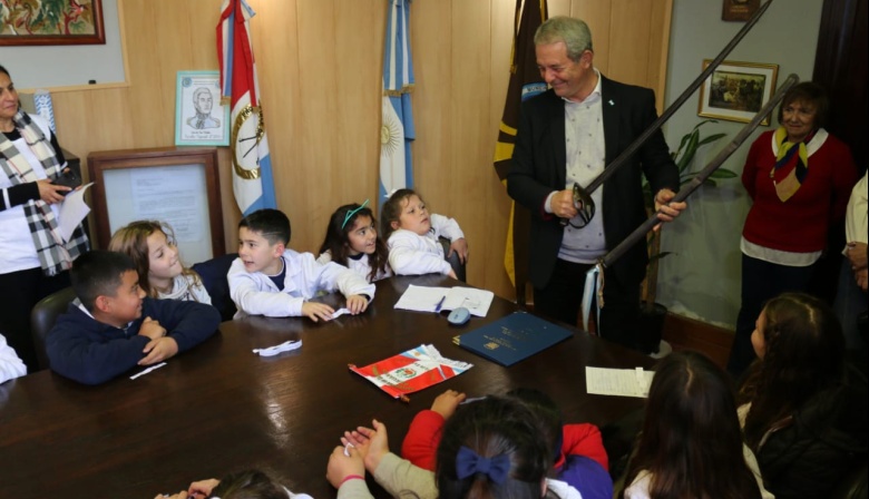 Delegaciones escolares realizan visitas al Palacio Municipal