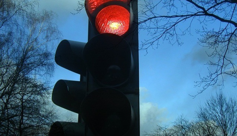 Aprueban nuevos semáforos sobre calle Intendente Costantini