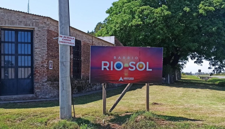 Vecinos del barrio Río Sol reclaman una dársena e iluminación en el acceso por la ruta 21