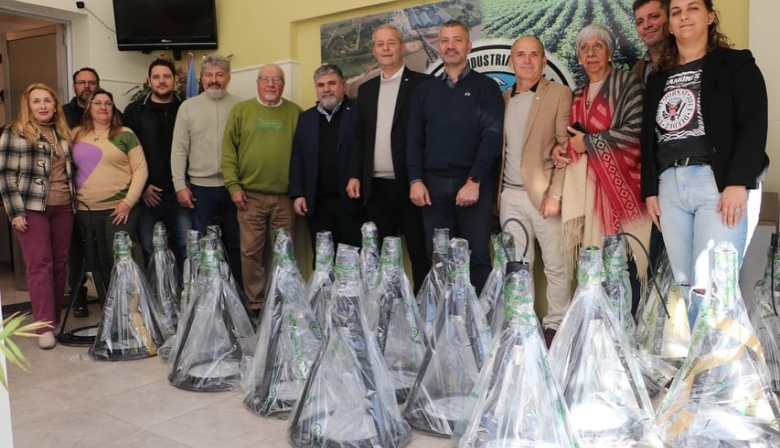 El Centro Comercial entregó nuevas luminarias led para calle Belgrano