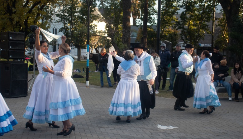 Arroyo Seco celebra el 215° Aniversario de la Revolución de Mayo con una fiesta popular