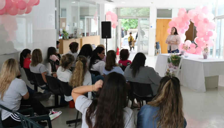“Que no SENOS olvide cuidarnos”: nueva charla-taller en el mes de la concientización sobre el cáncer de mama