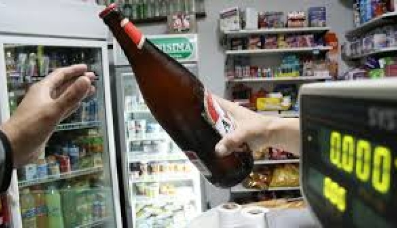 Actualizan el régimen de sanciones para quienes violen la prohibición de venta de alcohol en horario nocturno