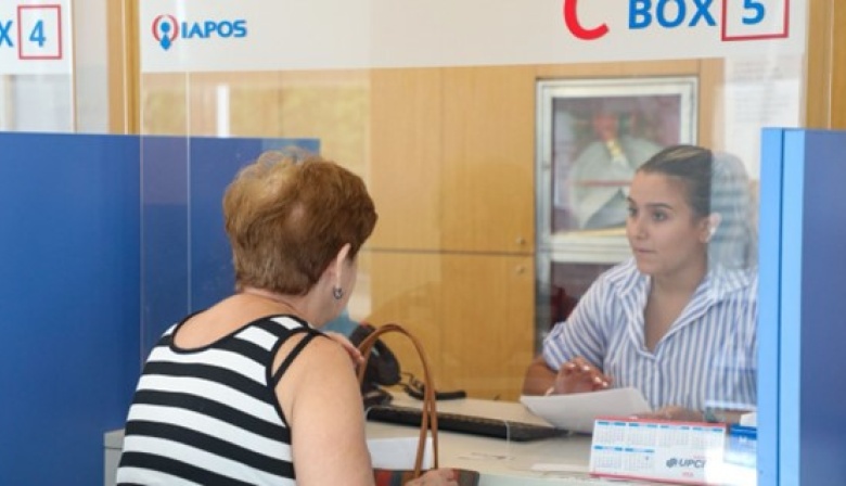 Santa Fe compensa a jubilados provinciales que gastan más del 5 % de sus haberes en medicamentos