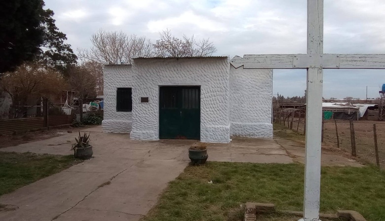 Voluntarios repararon y pintaron la Capilla María Auxiliadora de El Ombú
