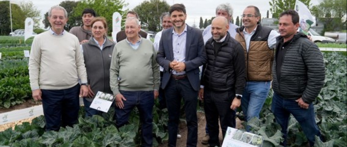 Pullaro en la feria ExpHortar de Arroyo Seco: “Tenemos todo para crecer”
