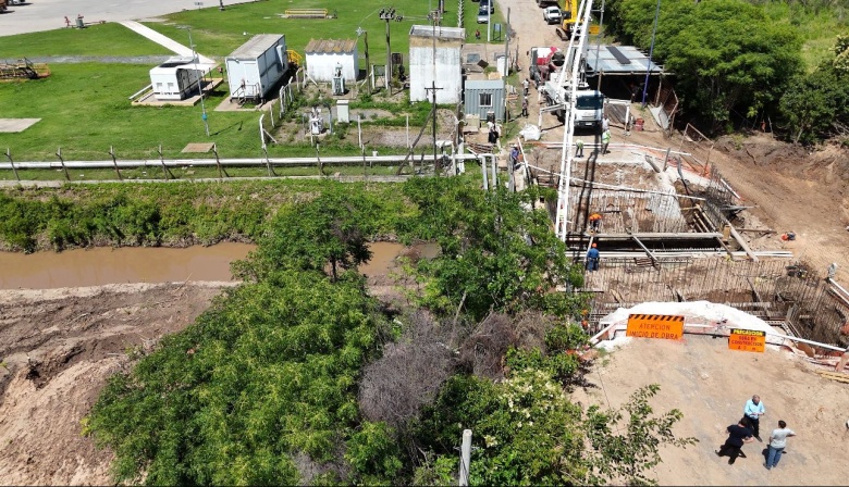 Tonelli recorrió la megaobra que construye la provincia sobre el Canal Savoca