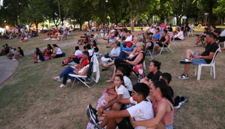 Volvió el cine a la reposera con Intensamente 2