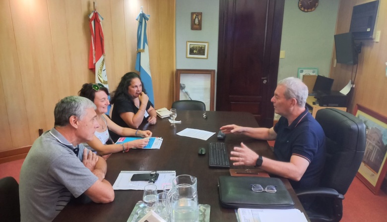 Daniel Tonelli recibió a un grupo de personas que buscan que la ciudad sea libre de pirotecnia