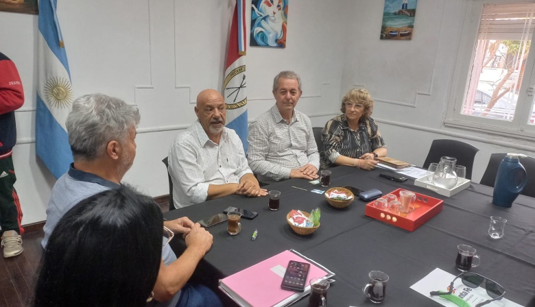 Reunión clave en el Anexo Municipal: inversión educativa y trabajo conjunto para fortalecer instituciones locales