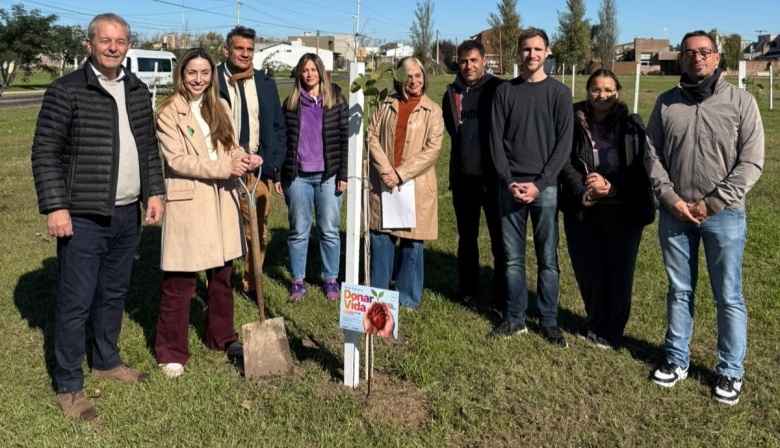 Arroyo Seco plantó 50 árboles en homenaje a los 1300 donantes santafesinos