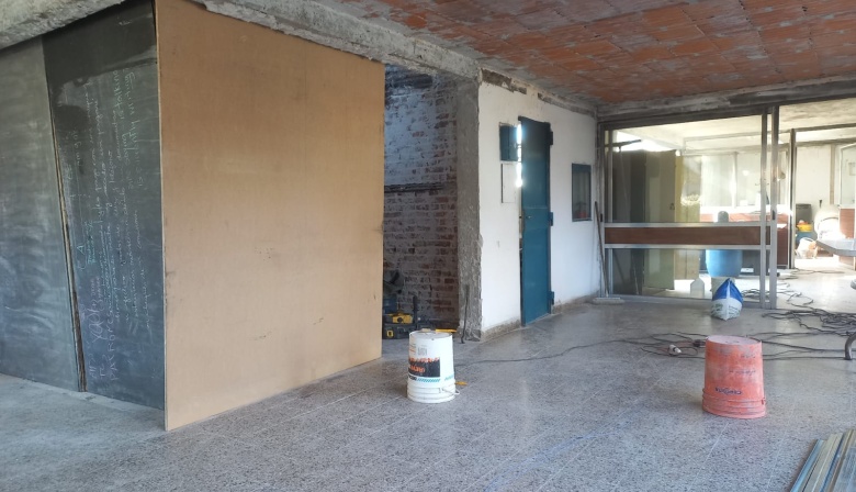 La Escuela 415 trabaja contra reloj para retomar las clases en su edificio
