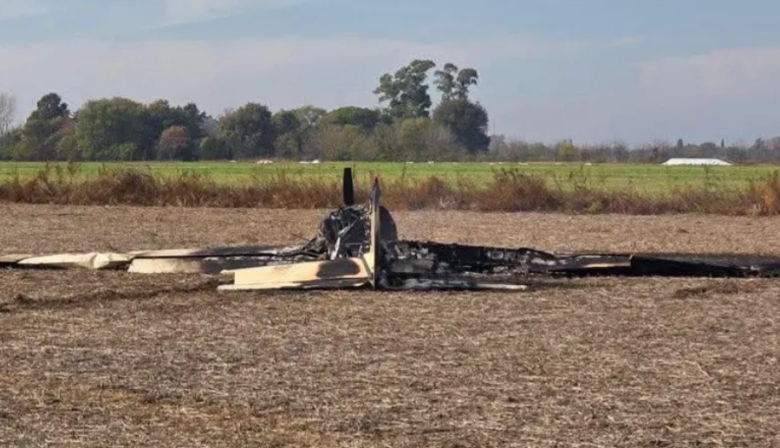 Una avioneta apareció incendiada en un campo cerca de San Nicolás