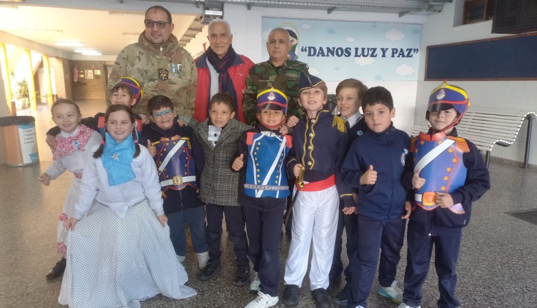 Veteranos de Malvinas toman el Compromiso de Lealtad a la Bandera en escuelas de la región