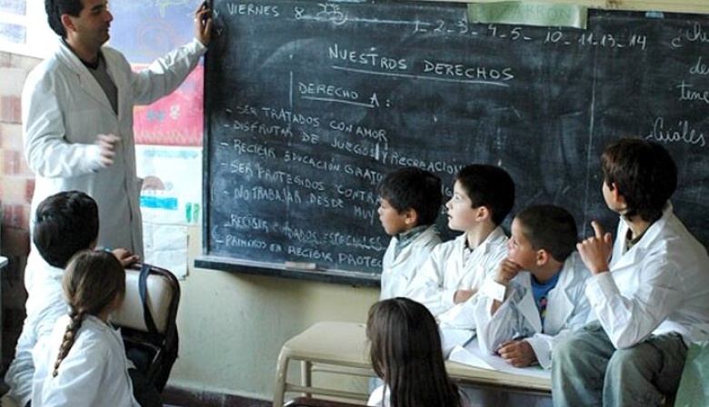 Más de 51 mil docentes, directivos, secretarios y preceptores cobrarán el incentivo mensual de mayo