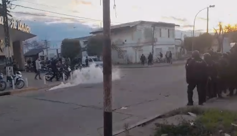 Incidentes entre hinchas de Unión y la policía tras el pase de Athletic a la final