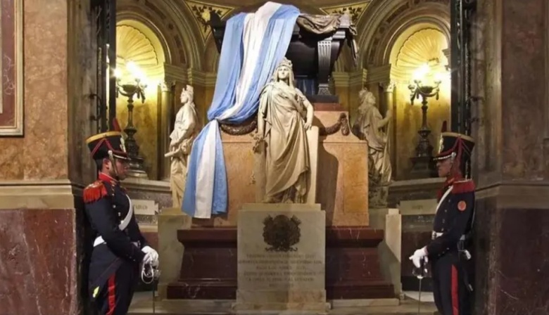 La historia de los siete granaderos que custodian el mausoleo de San Martín ¿mito o realidad?