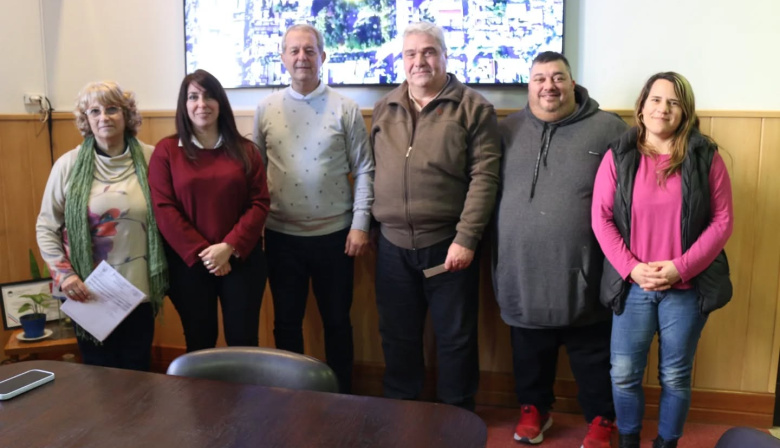La Municipalidad entregó otros $10 millones a la Escuela de Comercio "Juan Bautista Alberdi