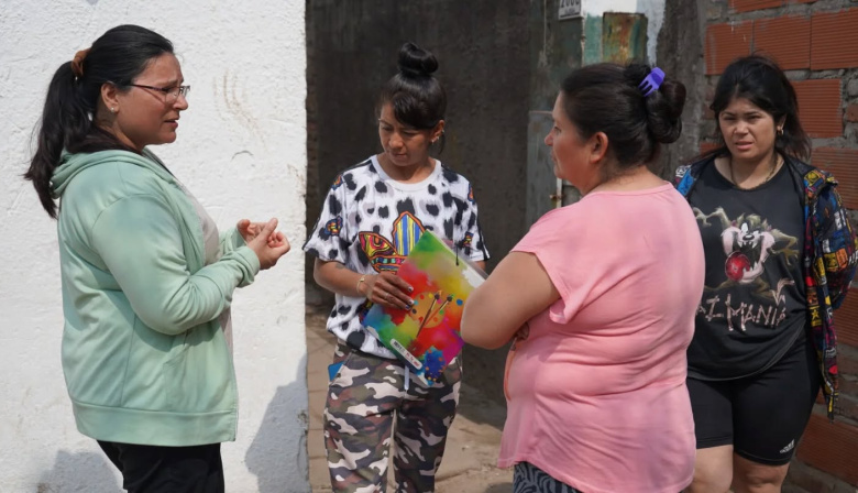 La posta itinerante municipal atendió consultas en el Barrio San Francisco