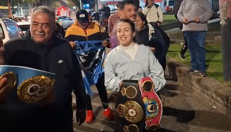 Evelin Bermudez fue recibida por una caravana en Villa Gobernador Gálvez