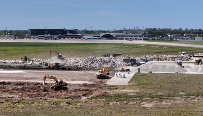 Aeropuerto Internacional Rosario: finalizó la demolición de la cabecera sur y avanza la ampliación de la pista