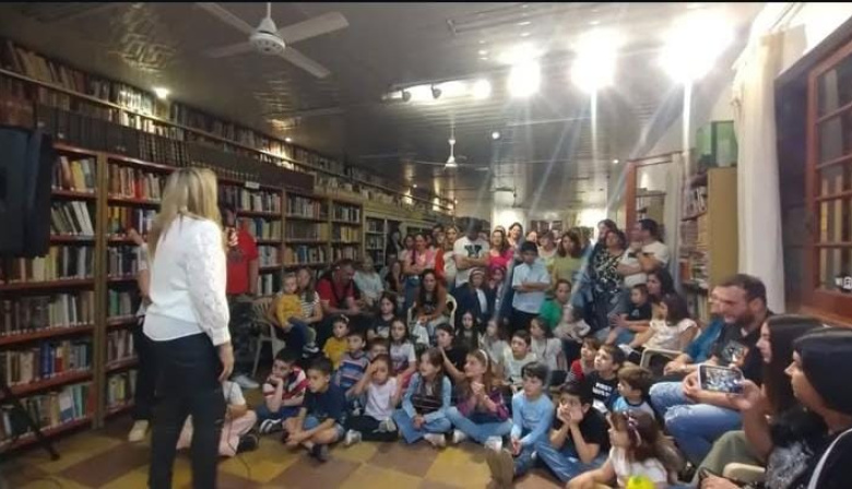 “Donde florece la vida”: la nueva muestra del taller de arte de Patricia Gasparri invita a mirar la naturaleza con otros ojos