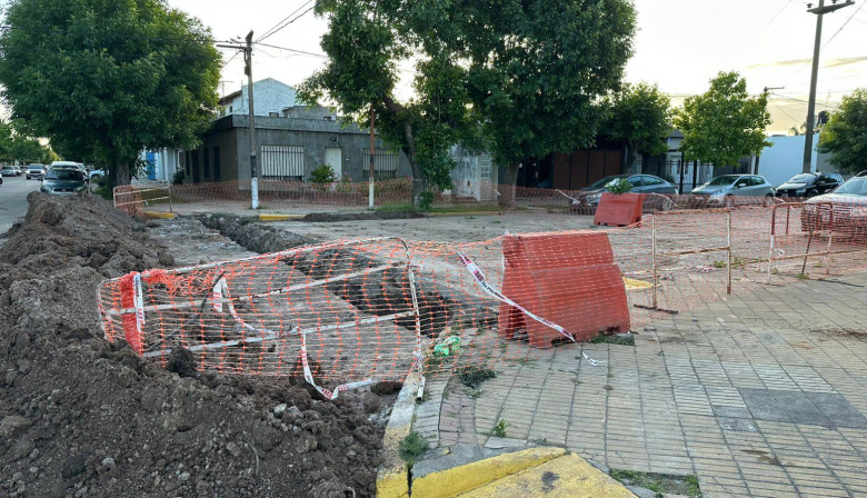 La Municipalidad repone cañerías de cloacas en el casco céntrico