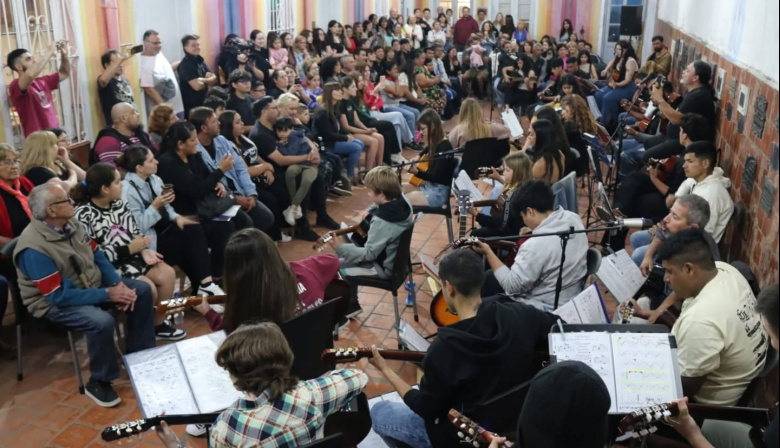 Multitudinaria muestra del Taller de Guitarra del profesor Eduardo Sánchez