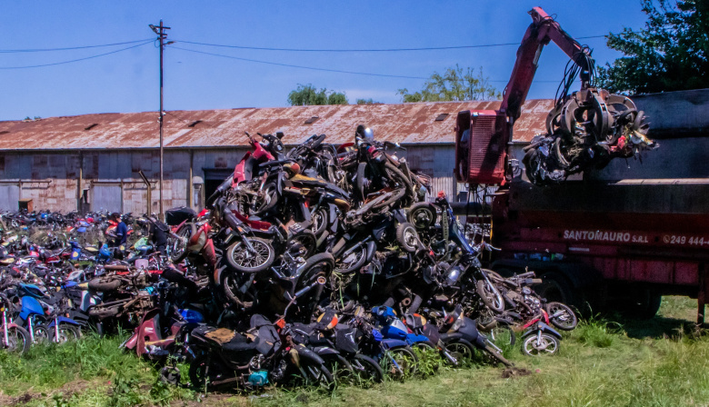 La Municipalidad de Arroyo Seco anunció la compactación de 35 motocicletas retenidas