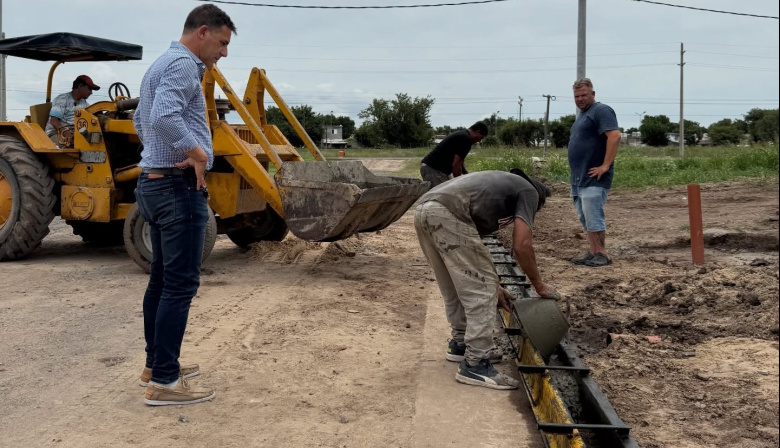 La Municipalidad avanza en la construcción del cordón cuneta en Mi Lote