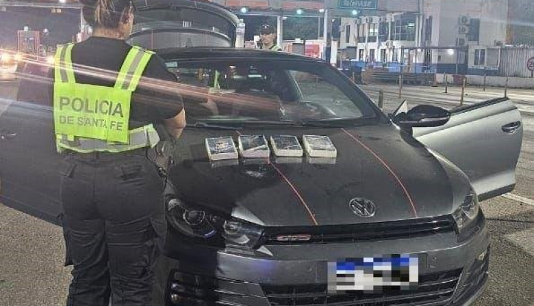 Policías de la Provincia incautaron cuatro paquetes con presunta cocaína en el peaje de General Lagos
