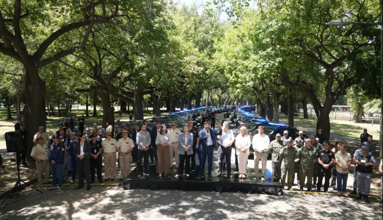 Plan Bandera: Santa Fe entregó 100 camionetas 0km a las fuerzas federales