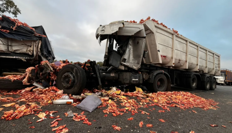 Autopista trágica: Seis camiones protagonizaron dos accidentes diferentes a un kilometro de distancia