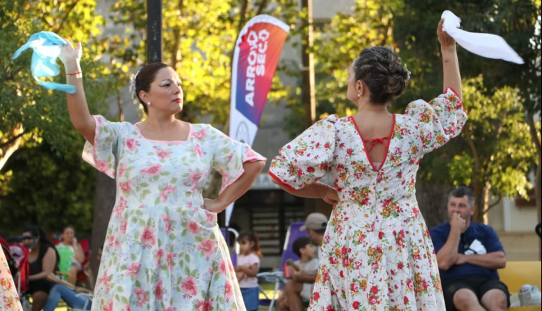 La celebración del Día de la Mujer convocó a cientos de familias en la plaza 9 de julio