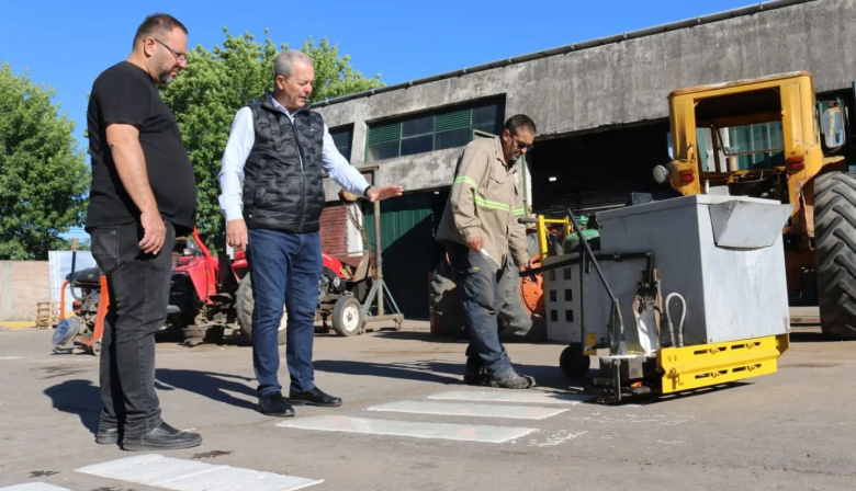 Obras Públicas recuperó la máquina para demarcar sendas peatonales