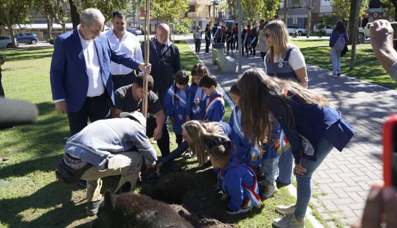 Día de la Memoria: En Arroyo Seco plantaron árboles para no olvidar el horror de la dictadura
