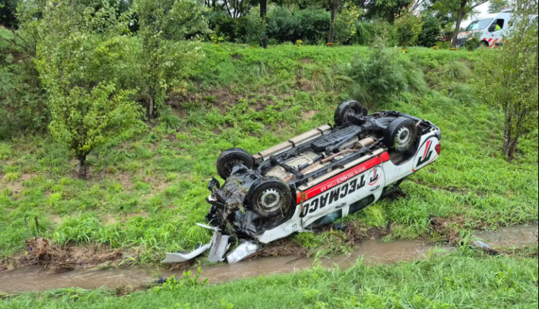 Impactante vuelco en la autopista