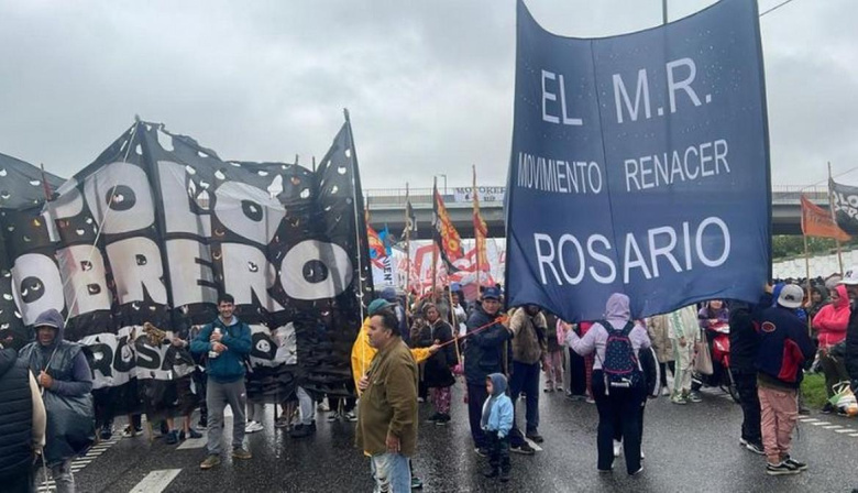 Corte de la autopista a Buenos Aires por la eliminación del programa Volver al Trabajo