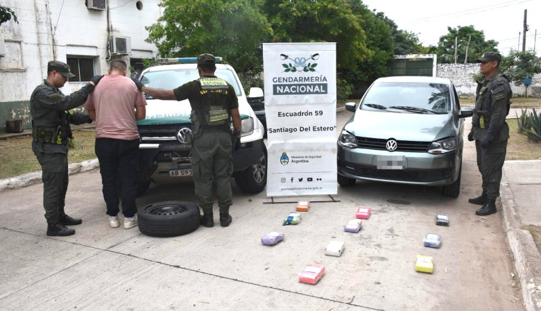 Un auto que se dirigía a Arroyo Seco fue detenido con más de 11 kilos de cocaína