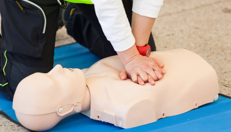 Capacitación en RCP y Primeros Auxilios para docentes de educación física y guardavidas