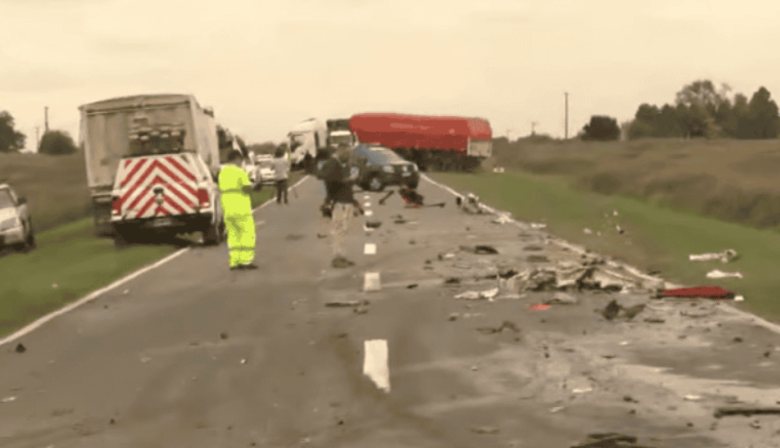 Dos camiones chocaron de frente en la Ruta 14