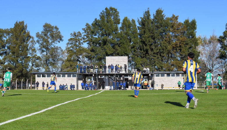 Rosario Central inauguró en Arroyo Seco una cancha con los arcos del Mundial de 1978