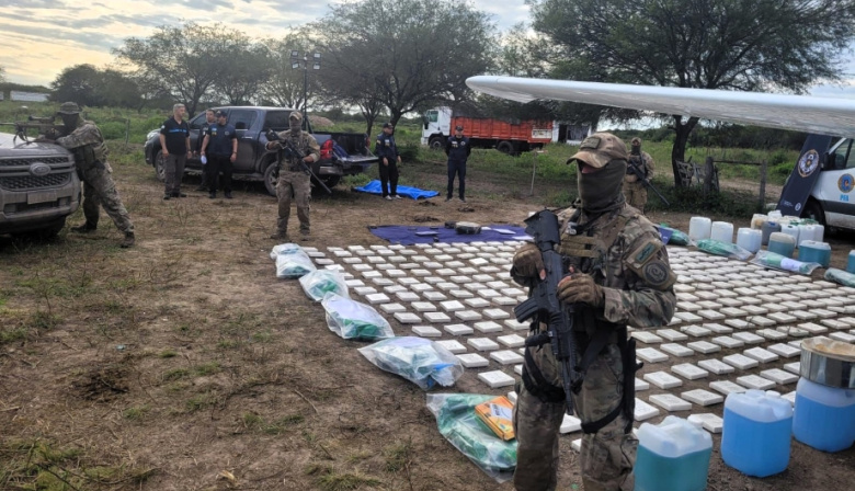 Imputaron a los ocho involucrados en el transporte de 442 kilos de cocaína en una avioneta