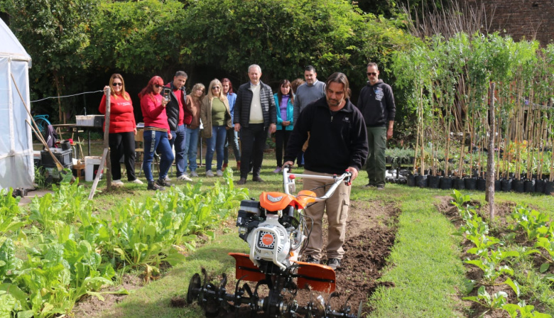 Tonelli y Cardo presentaron el equipamiento adquirido para el vivero municipal