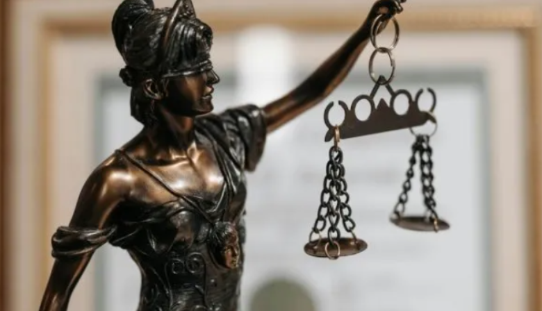 Pullaro reforma la Justicia administrativa para agilizar procesos y ampliar el acceso ciudadano