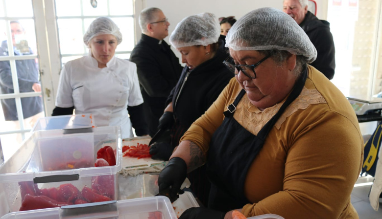 Arroyo Nutre: La Municipalidad puso en funcionamiento la cocina centralizada en Cáritas
