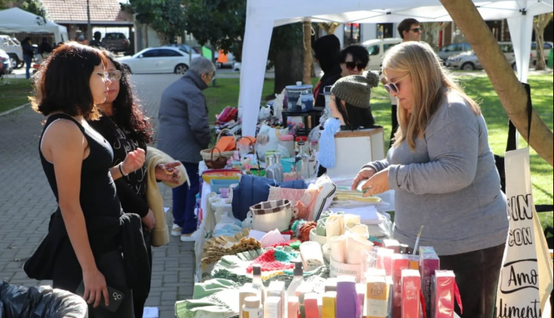 Convocan a emprendedores y artesanos para la Feriarte del 25 de Mayo
