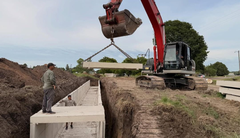 Santa Fe acelera la ejecución de obras en más de 100 localidades de alto riesgo hídrico