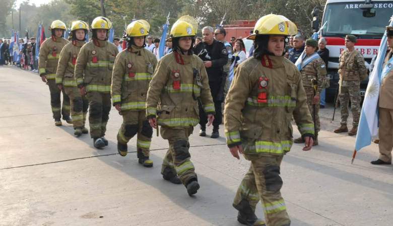 Nuevos bomberos juraron lealtad durante el acto en conmemoración de su día